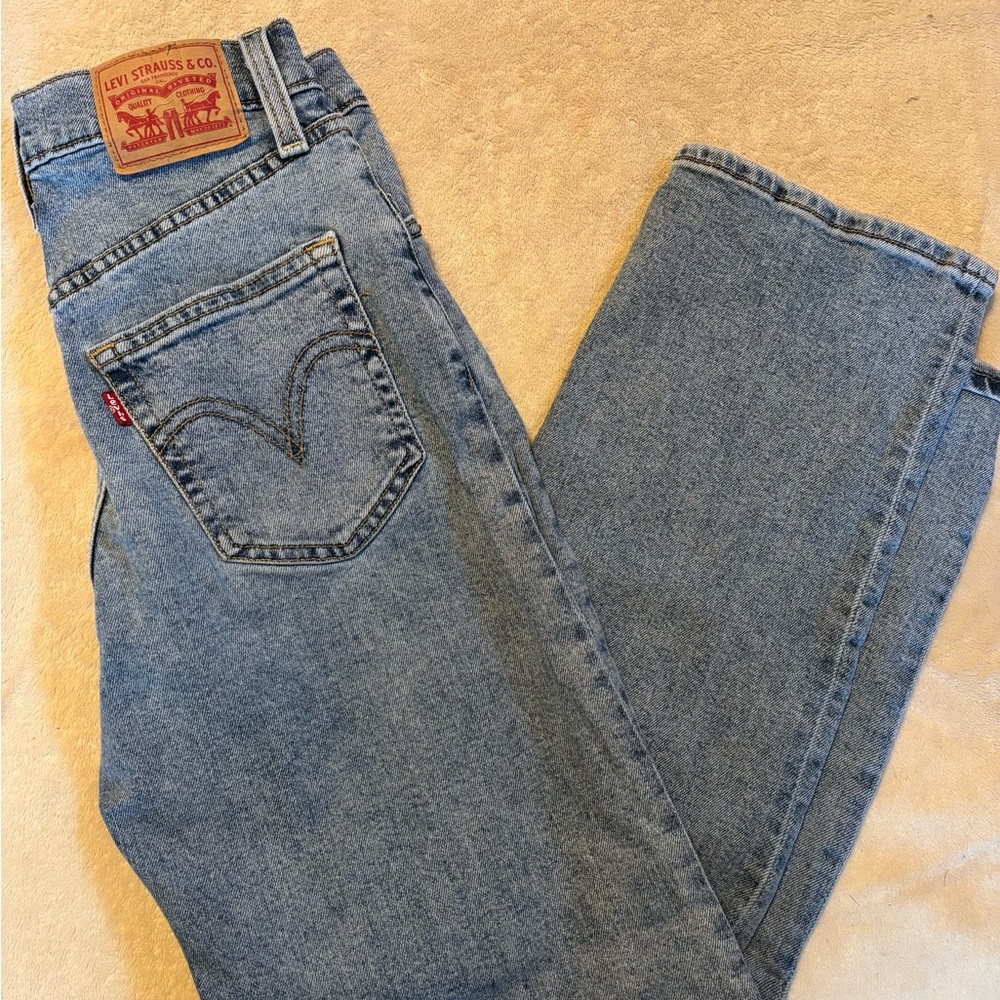 Levi’s ribcage!